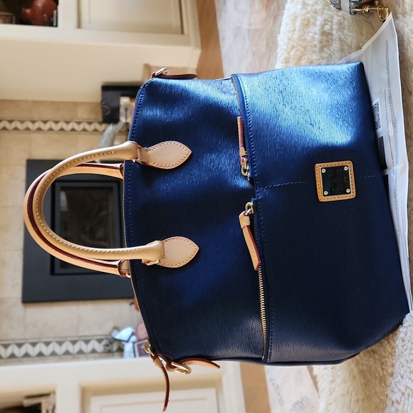 Gorgeous Dooney & Bourke Dark Marine Blue Leather Double Zipper Satchel ๐ - Picture 15 of 16